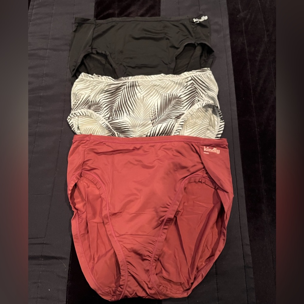 Kindly yours 3 pair briefs size Large (12-14)